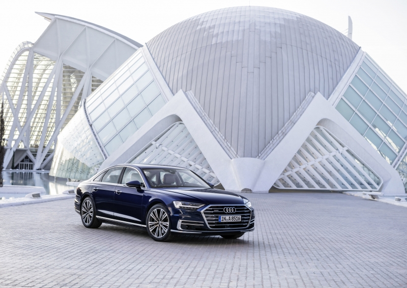 Audi представя флагмана A8 на Tourist Auto Show