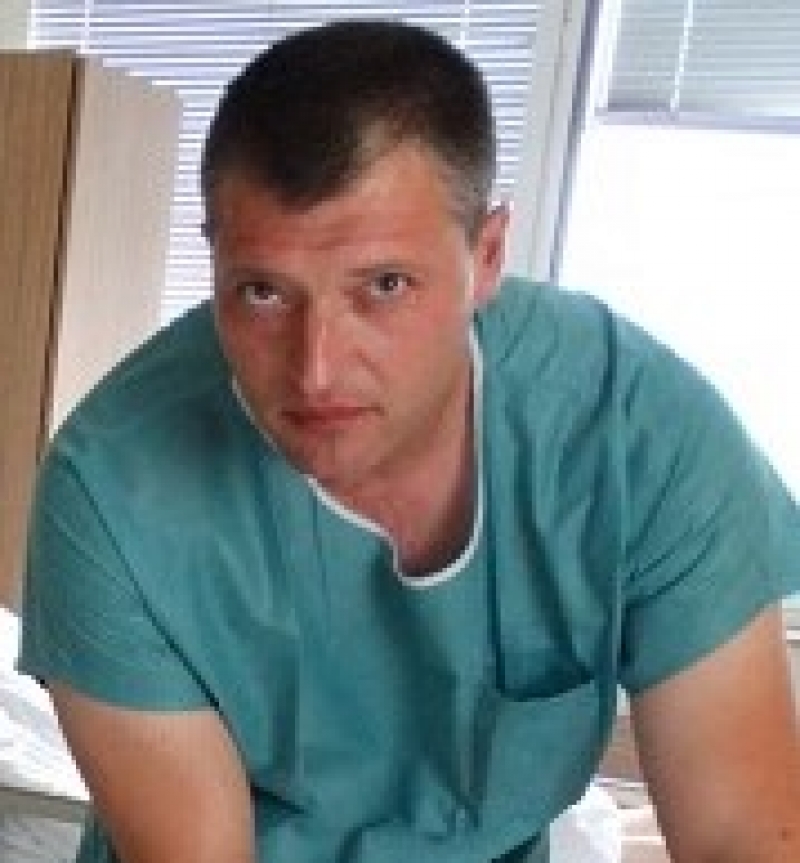 Първата учителка на известния съдов хирург д-р Борислав Денчев му честити рождения ден