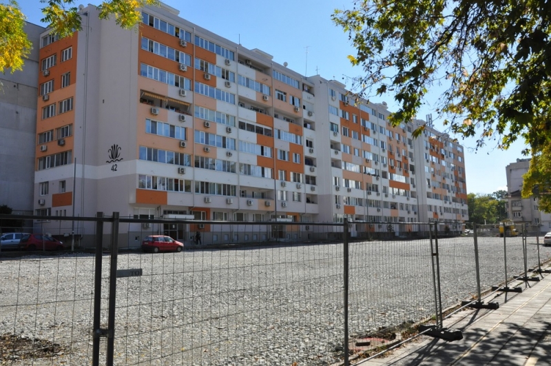  Общината изгражда нови паркоместа в центъра и в к-с Славейков