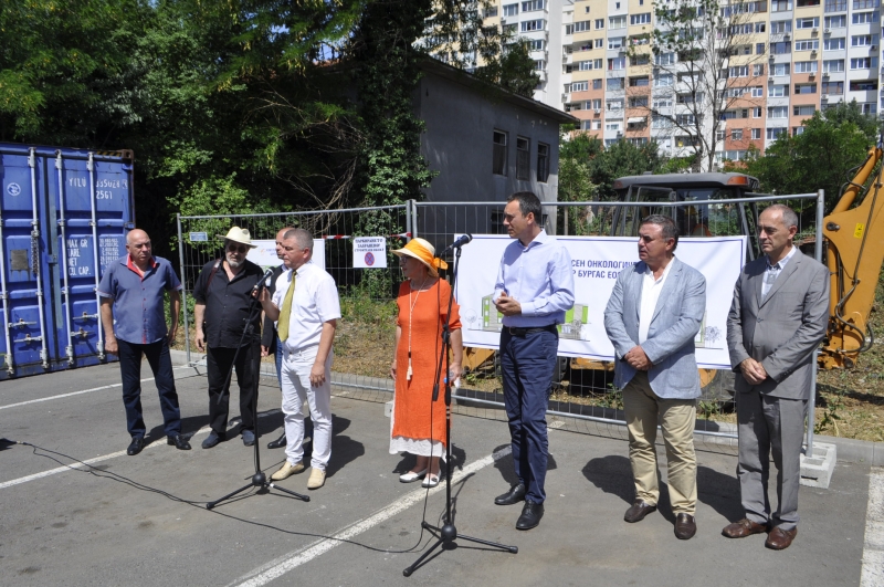 Започна строителството на модерно отделение към Онкодиспансера