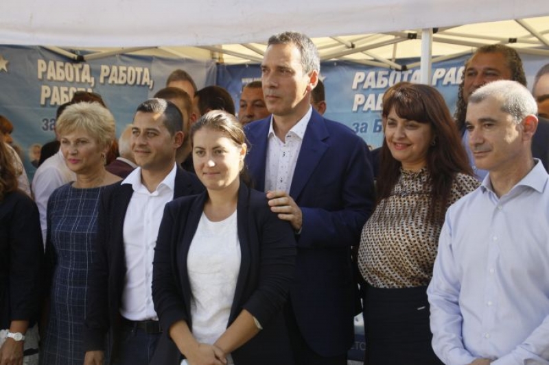 ГЕРБ откри предизборната си шатра и представи листата си за съветници в Бургас