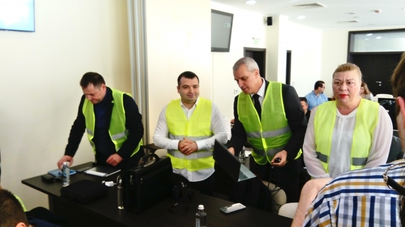 Протест с жълти жилетки на сесията в Бургас