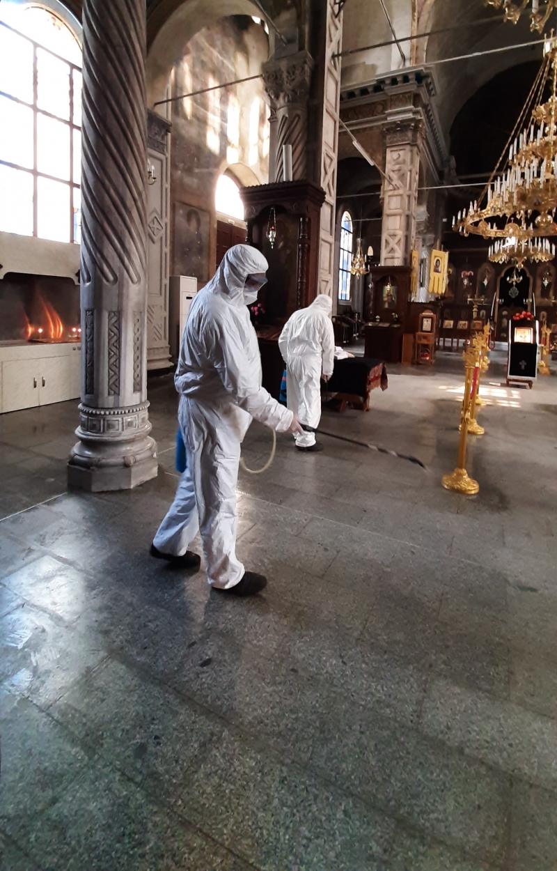 Започна пълна дезинфекция на църквите в Бургас
