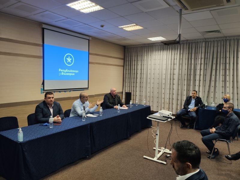 Цветанов събира сериозен отбор за Бургас и региона