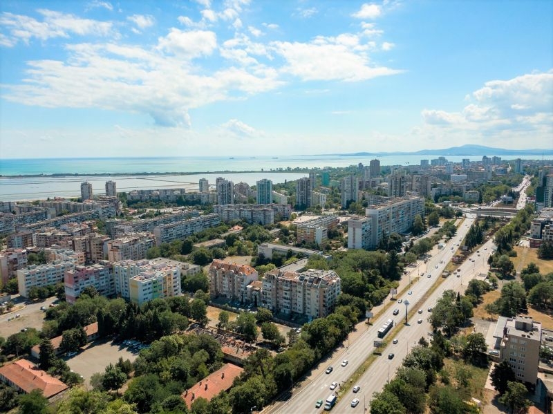 Асфалтират улици в Бургас само след смяна на тръбите от ВиК