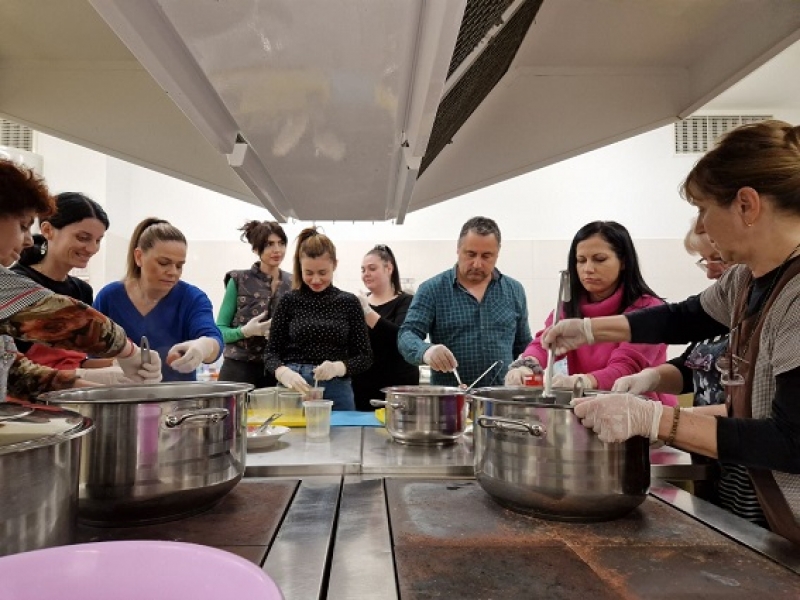 Повече от 400 жители на община Созопол ще получат козунаци и великденски яйца по случай Възкресение Христово