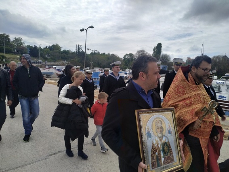 На 9 май отключиха морето в Черноморец 