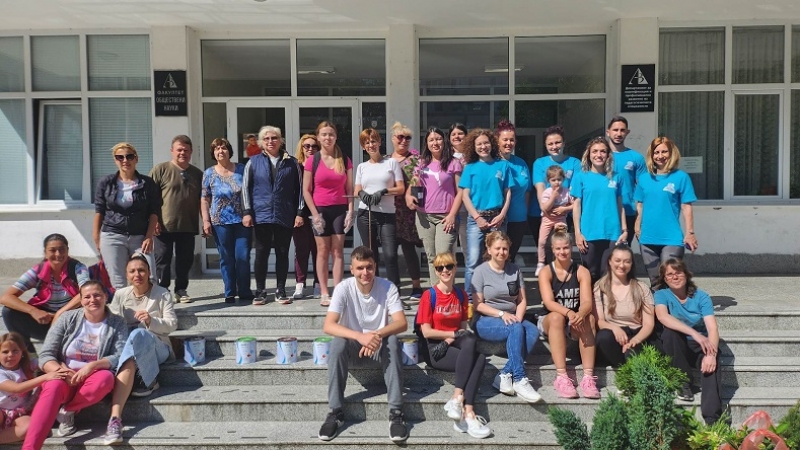 Преподаватели и студенти заедно освежиха пространства в Университет „Проф. д-р Асен Златаров“ - Бургас