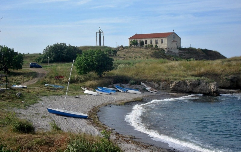 Плажа във Василико вече има нов наемател
