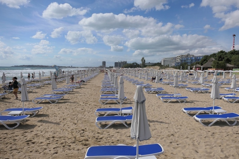 Морето е чисто но туристи няма