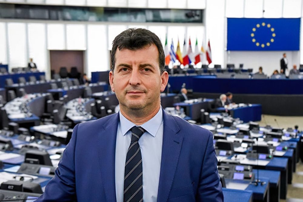 Асим Адемов, ГЕРБ/ЕНП: Решението на Асен Василев за продажба на 700 000 дка държавна земя е скандално