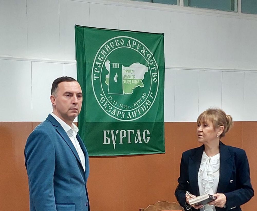 Представиха историческия роман „Нищо по-малко от вечност“ в НЧ „Тракия“