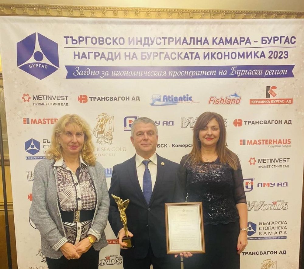 Университет „Проф. д-р Асен Златаров“ с „ИКАР“ за цялостен принос в образователните и научни политики