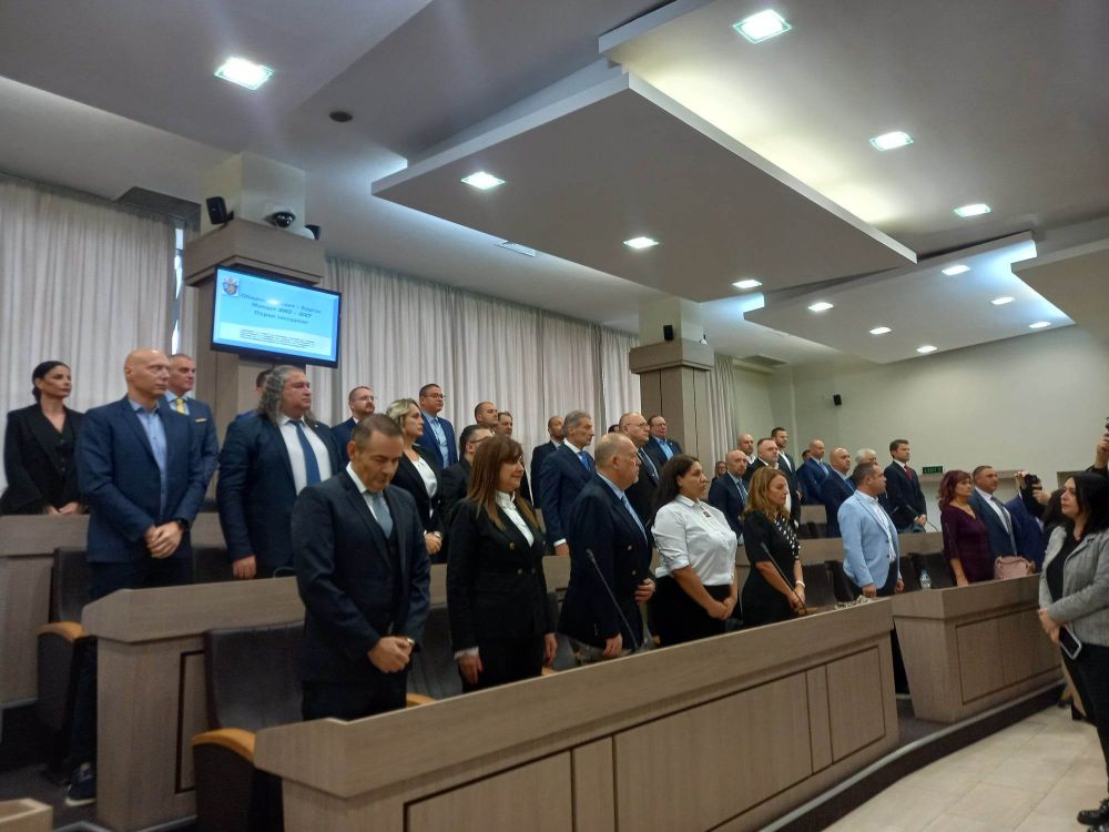 Общинските съветници взеха Коледни заплати и сурвакаха бургазлии с по-високи данъци и такси 