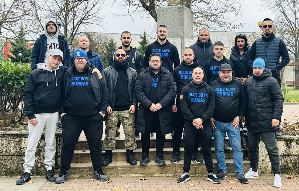 Lions Club „Via Pontica“ и фенове на ФК „Левски“ помогнаха на хора в нужда в навечерието на Коледа