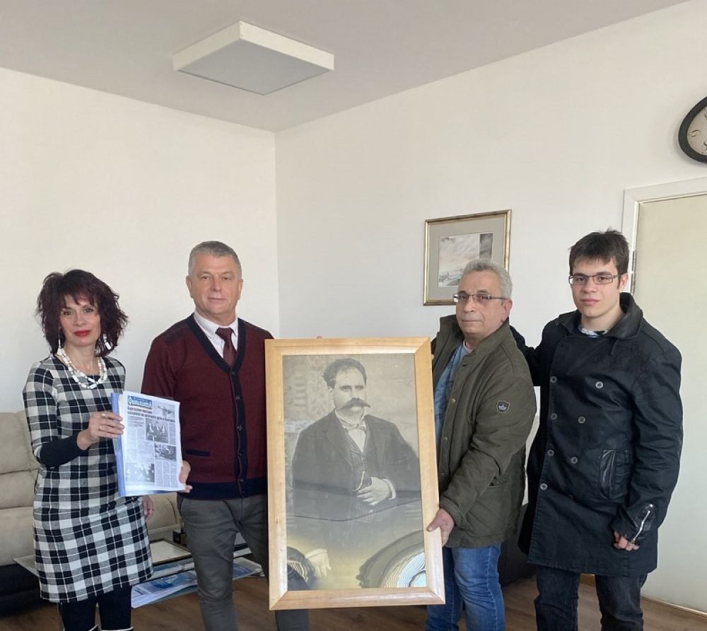 Портрет на първия български аптекар в Бургас ще вдъхновява бъдещите студенти по фармация