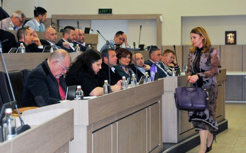 Нов дом за стари хора скара общинските съветници в Бургас