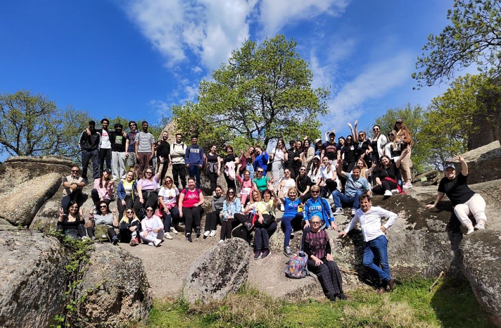 Чуждестранните и български студенти от Медицинския факултет на Бургаския ВУЗ посетиха българския Стоунхендж