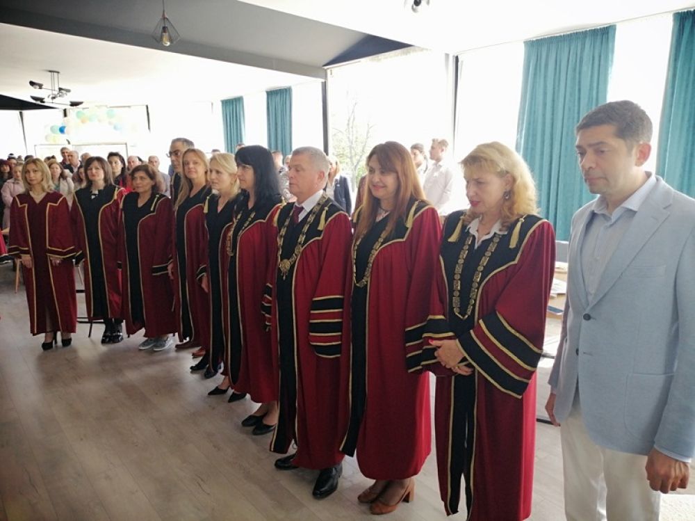 Университет „Проф. д-р Асен Златаров” преобрази бивша дискотека в споделено пространство за студенти