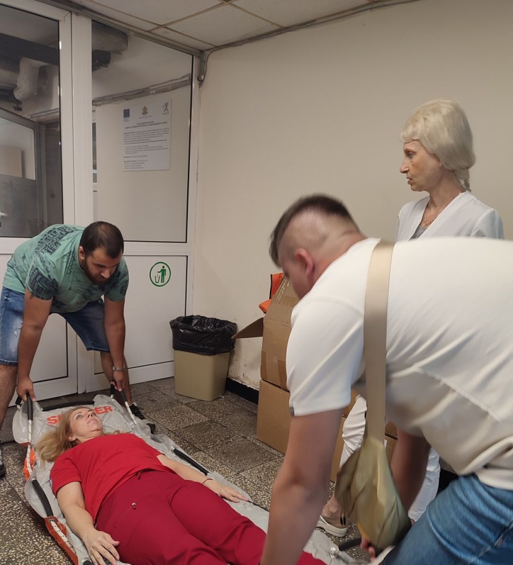 Ротари клуб дари оборудване за лесно повдигане и пренасяне на пациенти на Спешна помощ