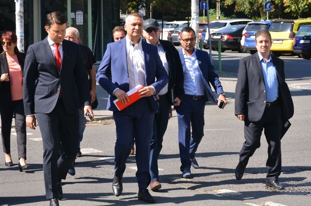 Със силна листа от 28 кандидати коалиция „БСП - Обединена левица“ се регистрира за предстоящия вот