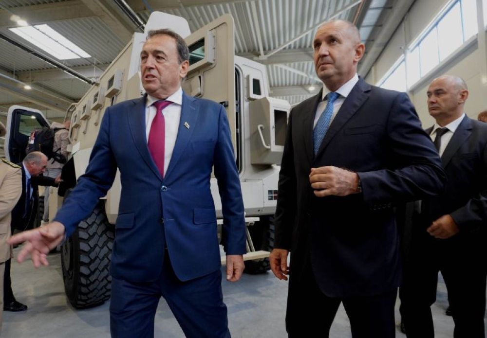 Президентът откри завод за военни машини в Бургас