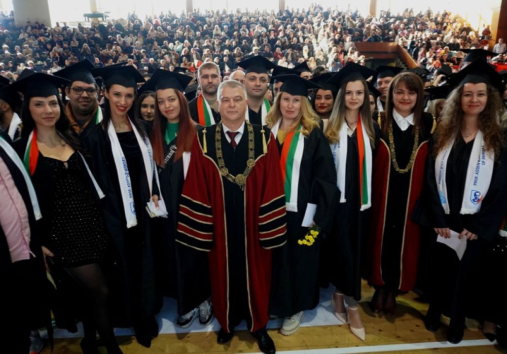 Над 700 абсолвенти получиха своите дипломи от Бургаския държавен университет „Проф. д-р Асен Златаров“
