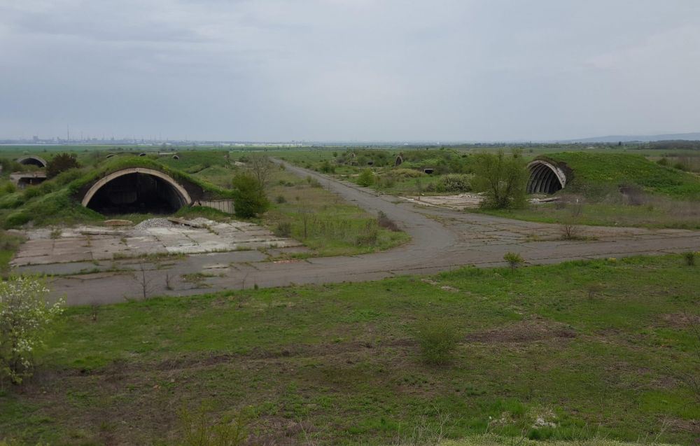 Община Бургас иска от държавата терени от бившето летище в Равнец