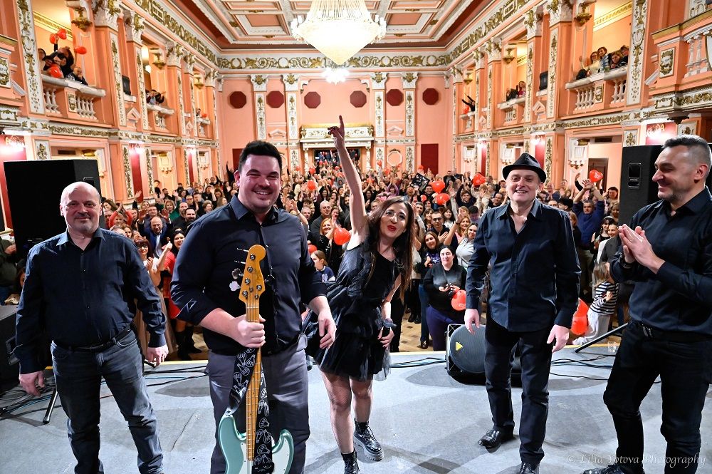 Мери Бойс Бенд представя „Моите места“