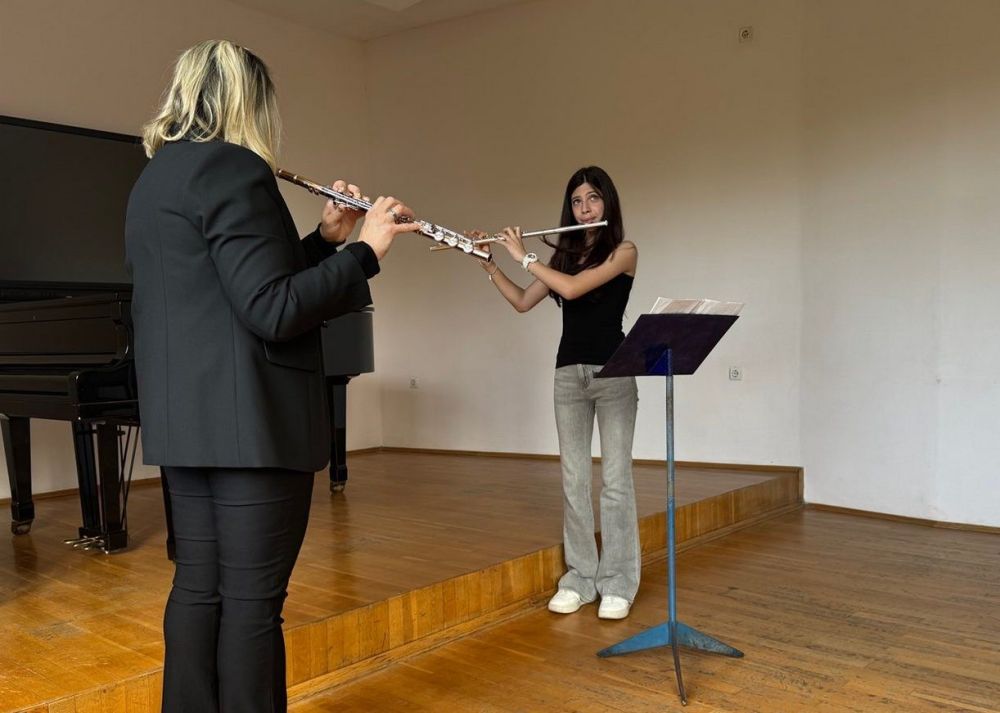 Започна майсторският клас по флейта с проф. Айля Улудере в Бургас