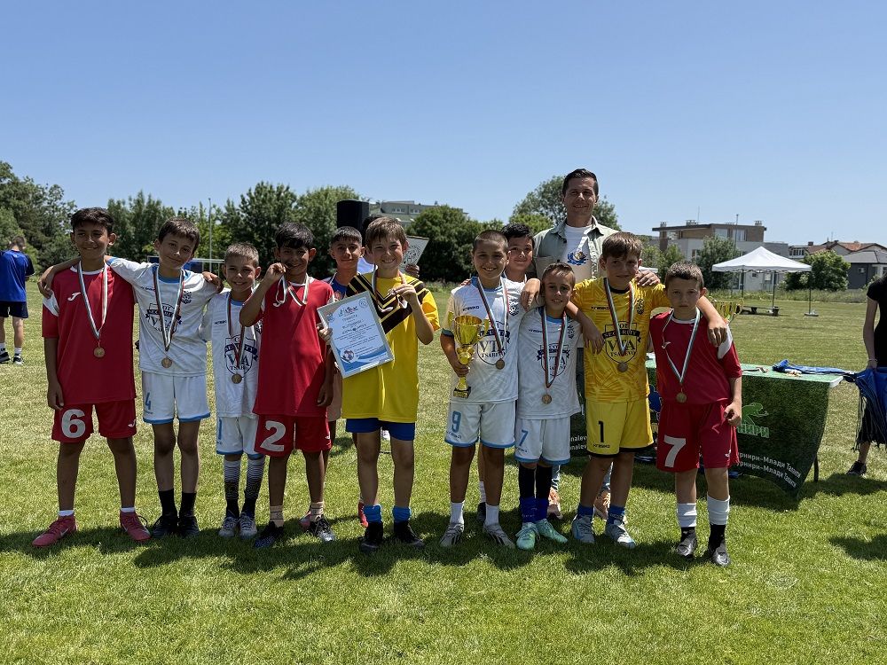 Футболен турнир в Царево събра млади таланти и фенове от цялата страна