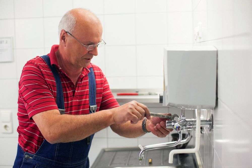 Работливи пенсионери спасяват сезона това лято