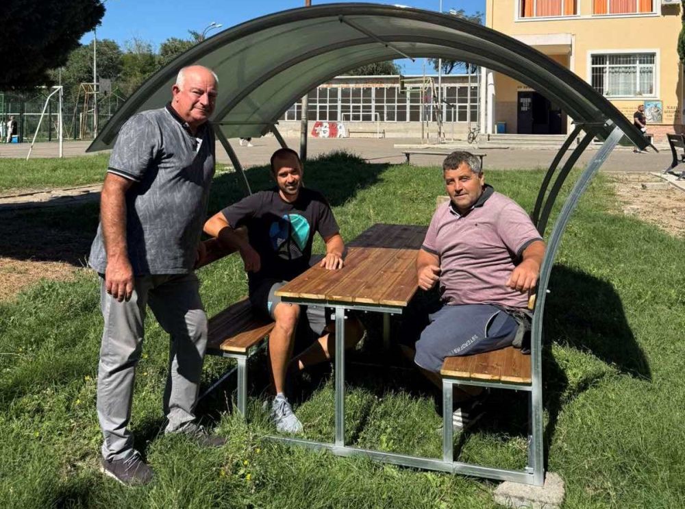 Общински съвет Созопол зарадва учениците от ОУ „Христо Ботев“ в Черноморец