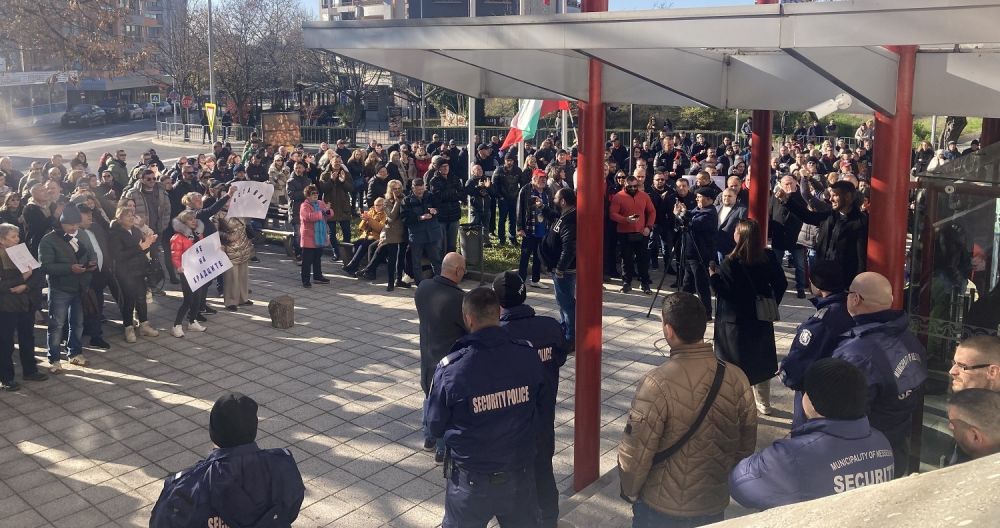 Безпрецедентен протест в Несебър /снимки/