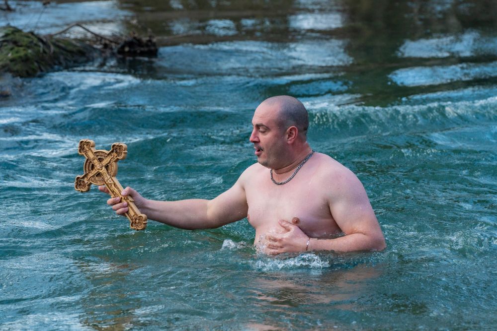 Стоян Морфов извади кръста от река Велека в Бродилово