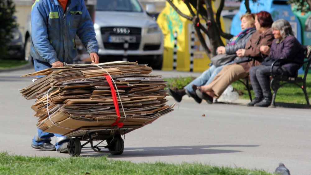 Милион и половина българи живеят в лишения