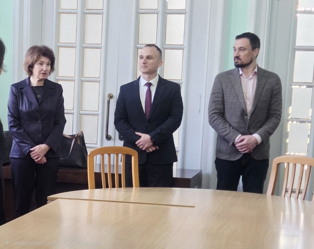 Областният управител Добромир Гюлев представи пред екипа новите заместник областни управители