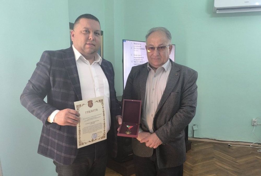 Удостоиха кмета на Сунгурларе с медал за високи резултати в съхраняването на военноисторическото наследство на страната