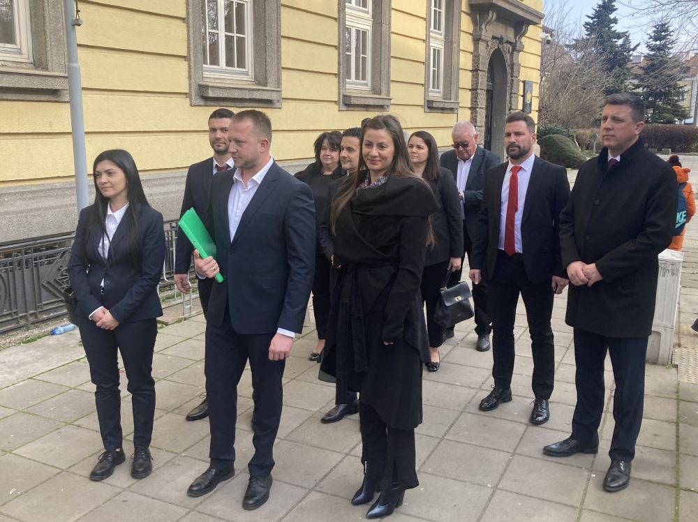 Млади, образовани и опитни експерти застават зад президента Радев в Бургас