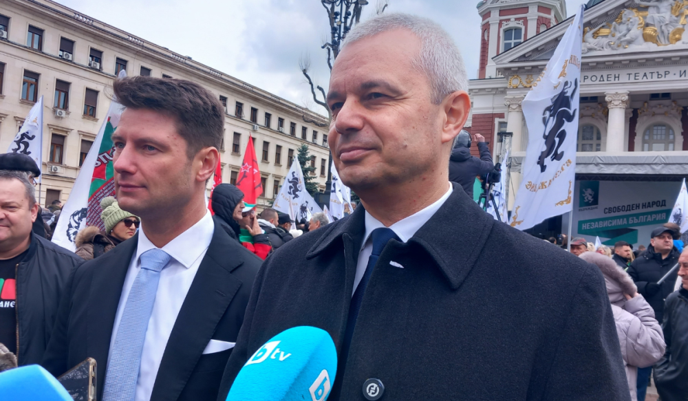 „Възраждане“ откри предизборната си кампания пред Народен театър „Иван Вазов“ и проведе шествие, съпроводено от гайди