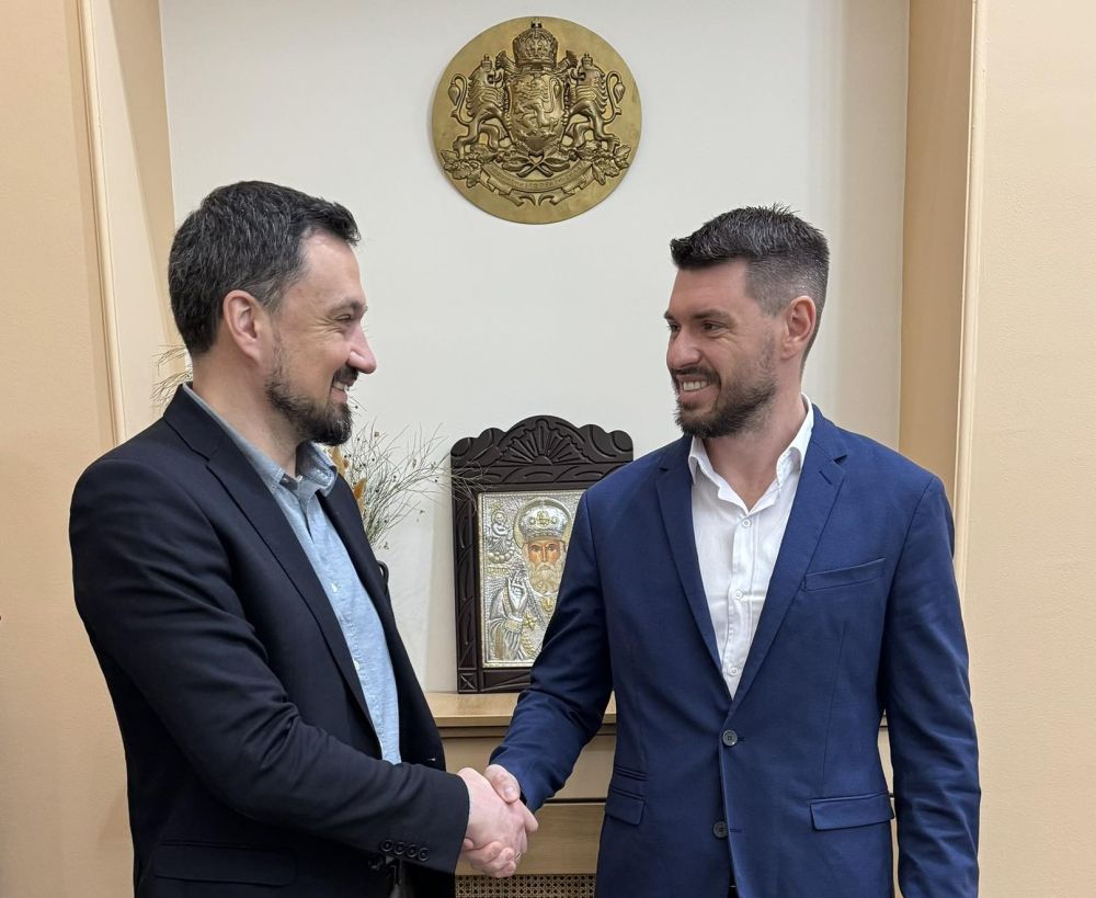 Областния управител Добромир Гюлев и общественика Кръстьо Пеев обсъдиха проблемите с обгазяването в Бургас и Несебър