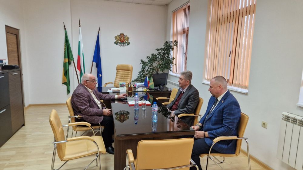 Кметът на Карнобат Георги Димитров обсъди с президента Първанов актуални теми, свързани с общината