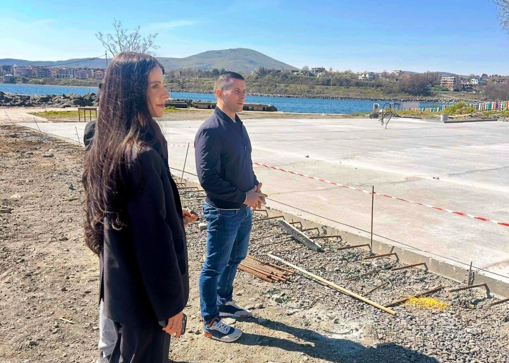 Марин Киров и екипът му заместници инспектираха работата по ремонта на рибарско пристанище 