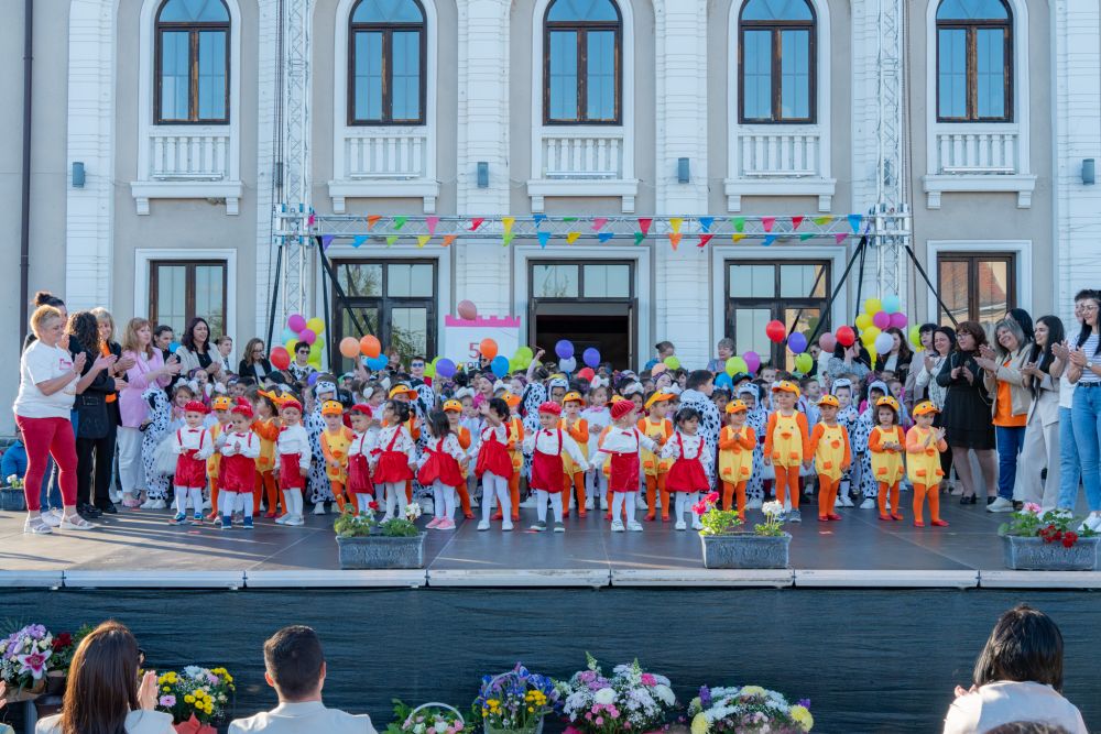 С много емоции и детски усмивки: ДГ „Ален Мак“ отбеляза 50 години