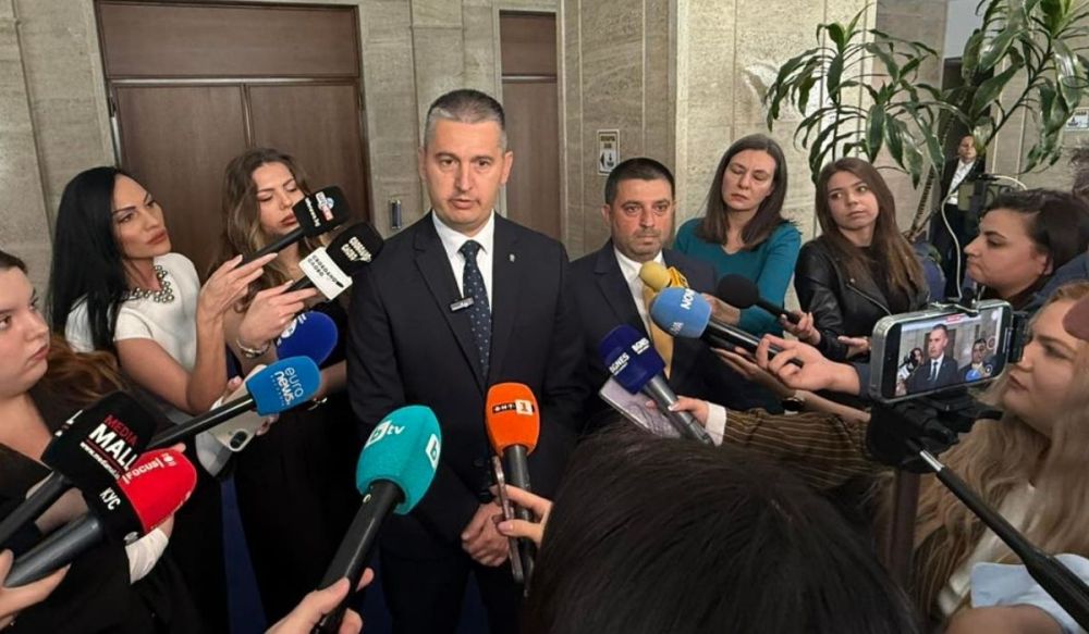 “Възраждане” с подписка за искане на местен  референдум за двата бежански лагера в Средец и Симеоновград