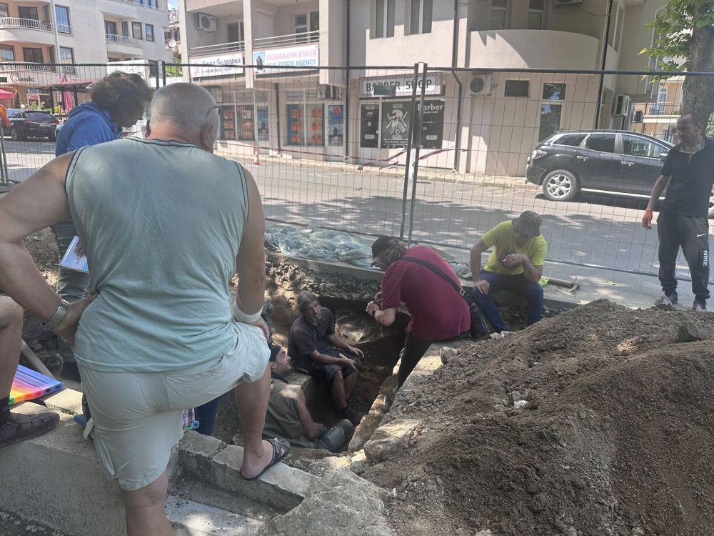 Непокътната елинска гробница откриха до „Марина Палас“ в Несебър