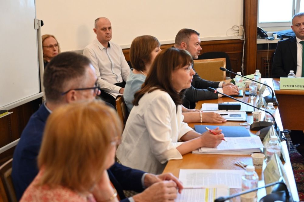 Министър Ефремова: Над 315 млн. евро повече за социална подкрепа са предвидени в проекта на Бюджет 2026