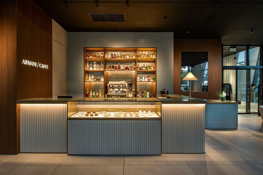 EMPORIO ARMANI ОФИЦИАЛНО ОТКРИ НОВИЯ СИ МАГАЗИН И ARMANI/CAFFÈ В БУРГАС