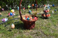 Еднометрови яйца и зайци за Великден в Приморско