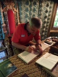 Посланикът на Беларус се включи в преписа на История Славянобългарска